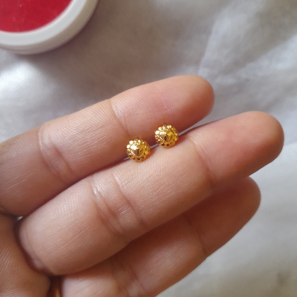 Beautiful 18crt gold studs combo 2 - Picture 11 of 16